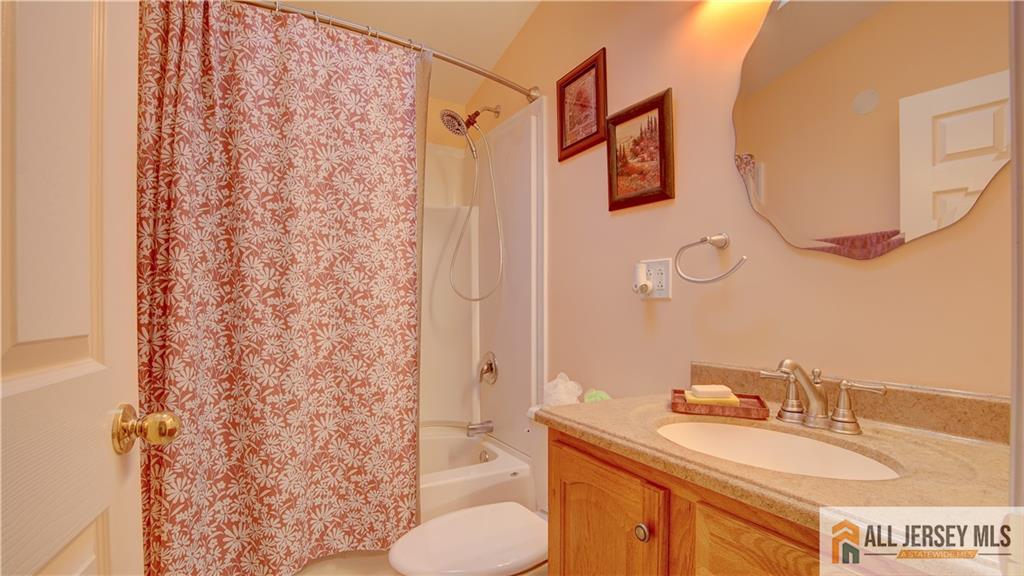 303 Woods End Court Spotswood NJ 08884