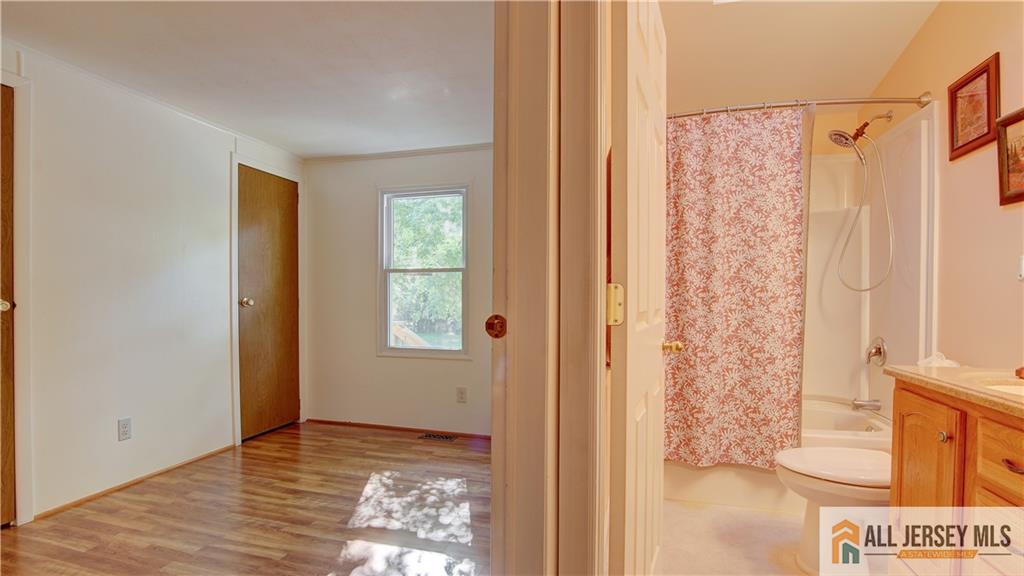 303 Woods End Court Spotswood NJ 08884