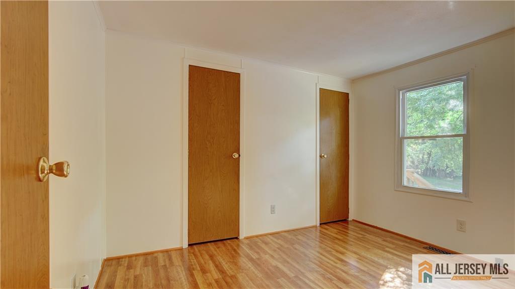 303 Woods End Court Spotswood NJ 08884