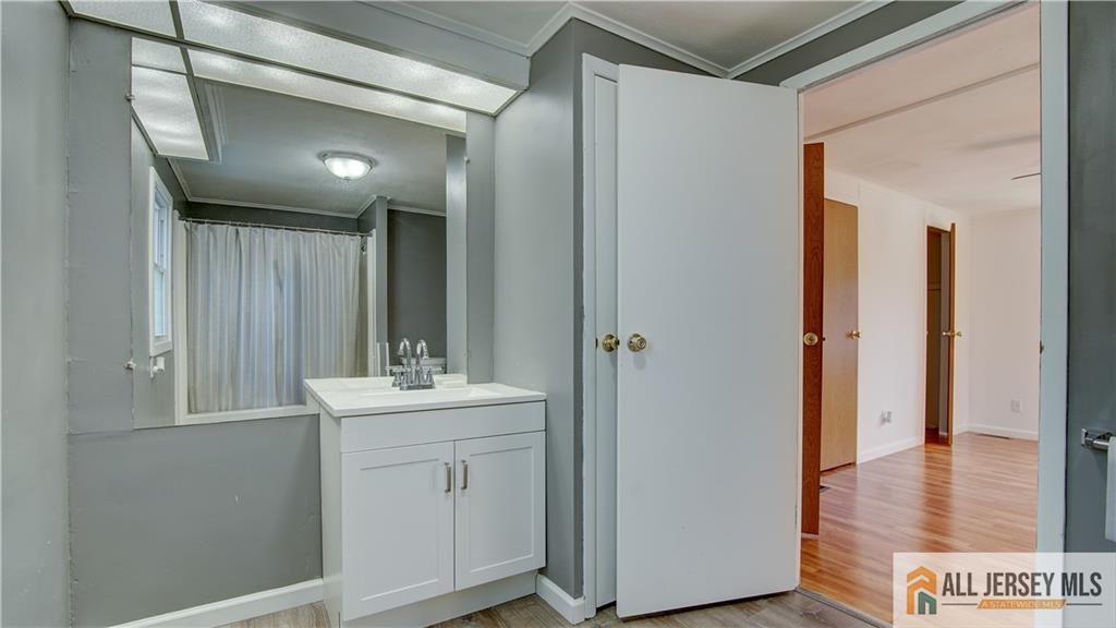 303 Woods End Court Spotswood NJ 08884
