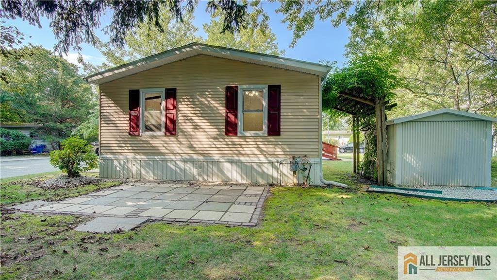 303 Woods End Court Spotswood NJ 08884