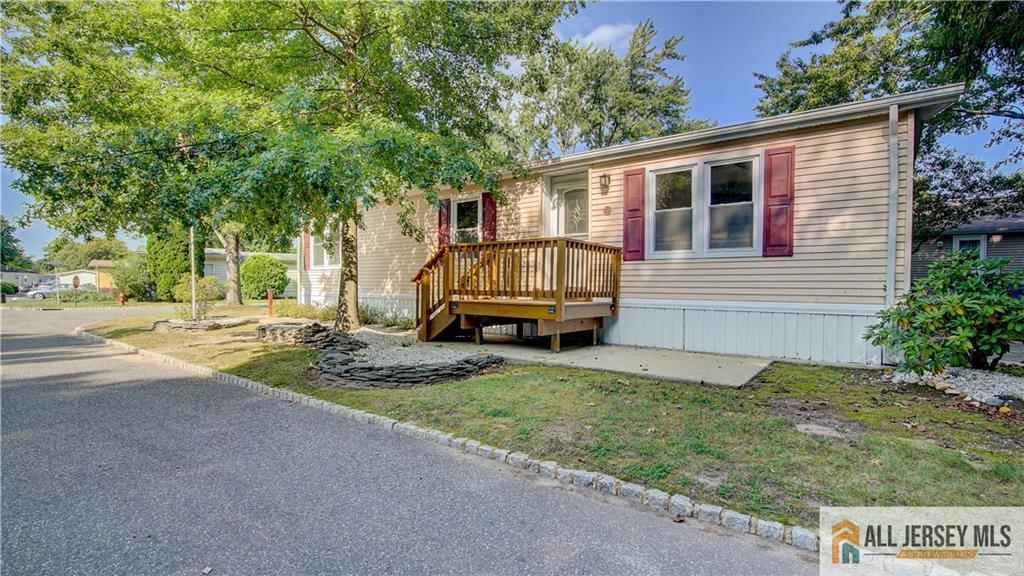 303 Woods End Court Spotswood NJ 08884