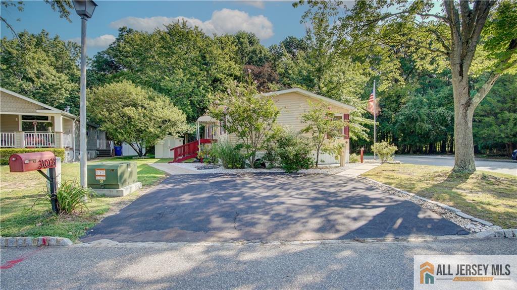 303 Woods End Court Spotswood NJ 08884