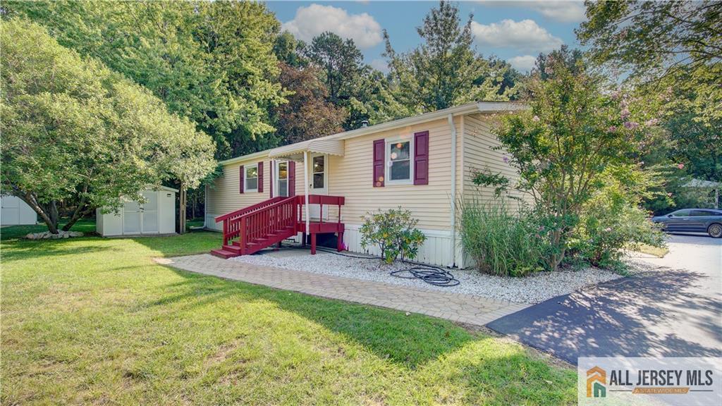 303 Woods End Court Spotswood NJ 08884
