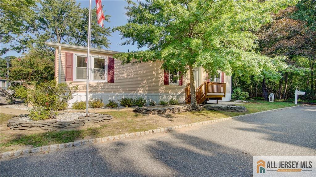 303 Woods End Court Spotswood NJ 08884