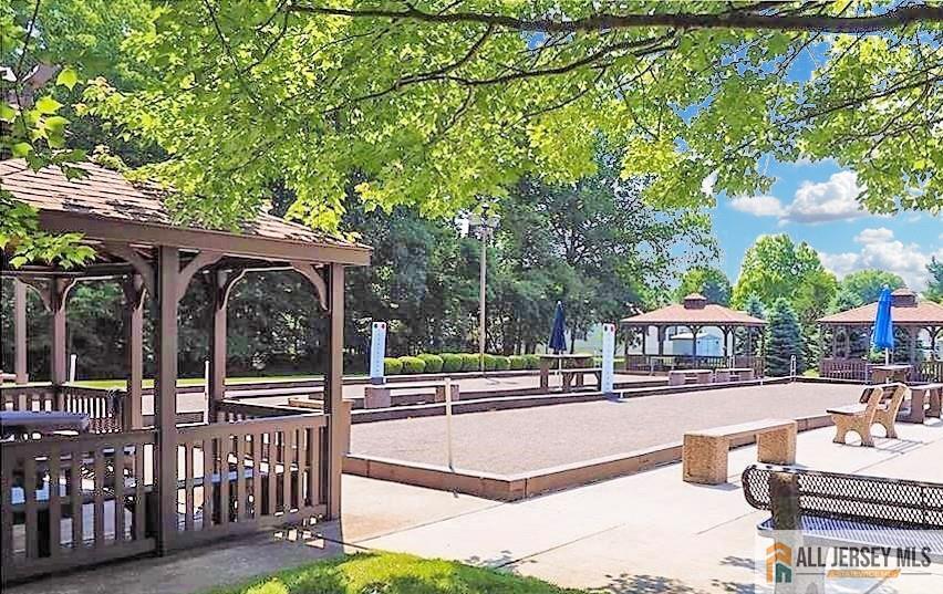 303 Woods End Court Spotswood NJ 08884