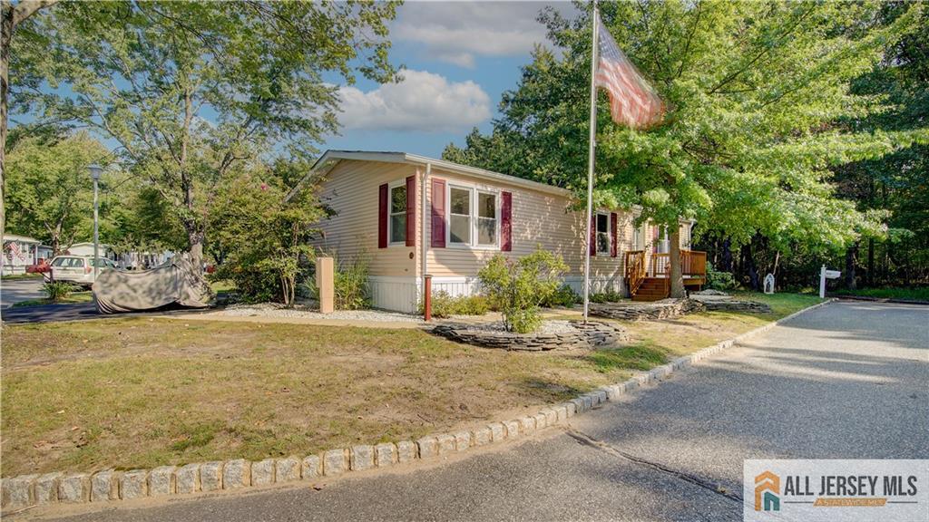 303 Woods End Court Spotswood NJ 08884