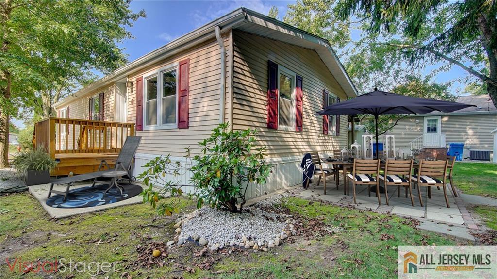 303 Woods End Court Spotswood NJ 08884