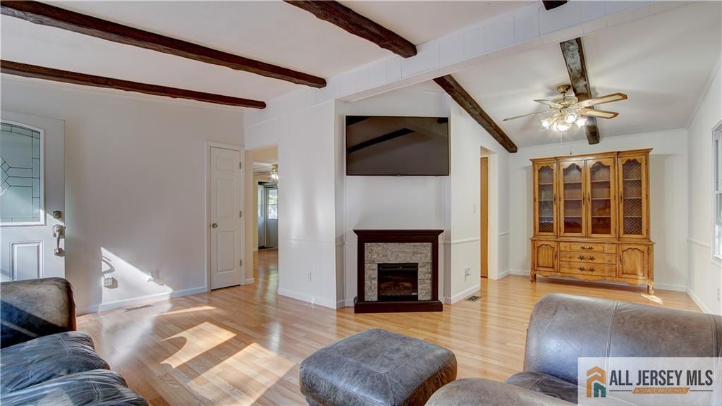 303 Woods End Court Spotswood NJ 08884