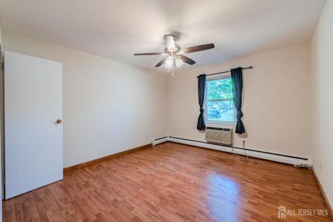 93 Fox Road Edison NJ 08817
