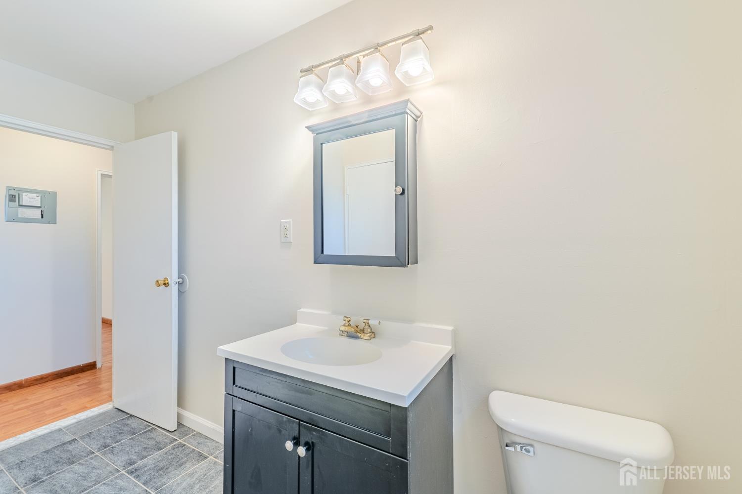93 Fox Road Edison NJ 08817