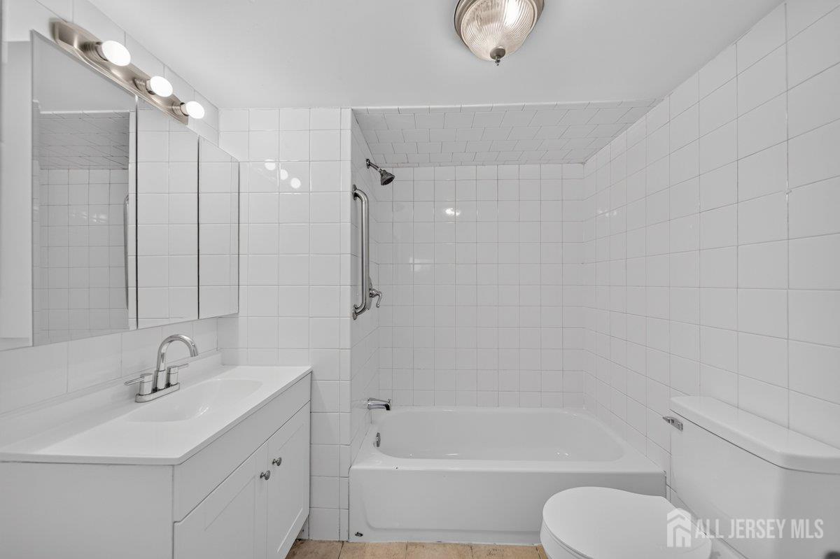 27 Freddie Avenue Avenel NJ 07001