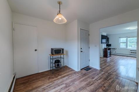 72 Fox Road Edison NJ 08817