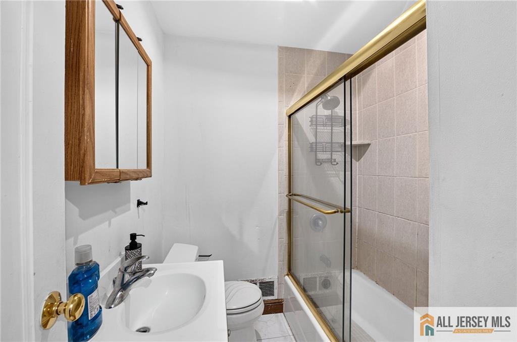 0-319-321 Runyon Avenue Middlesex NJ 08846