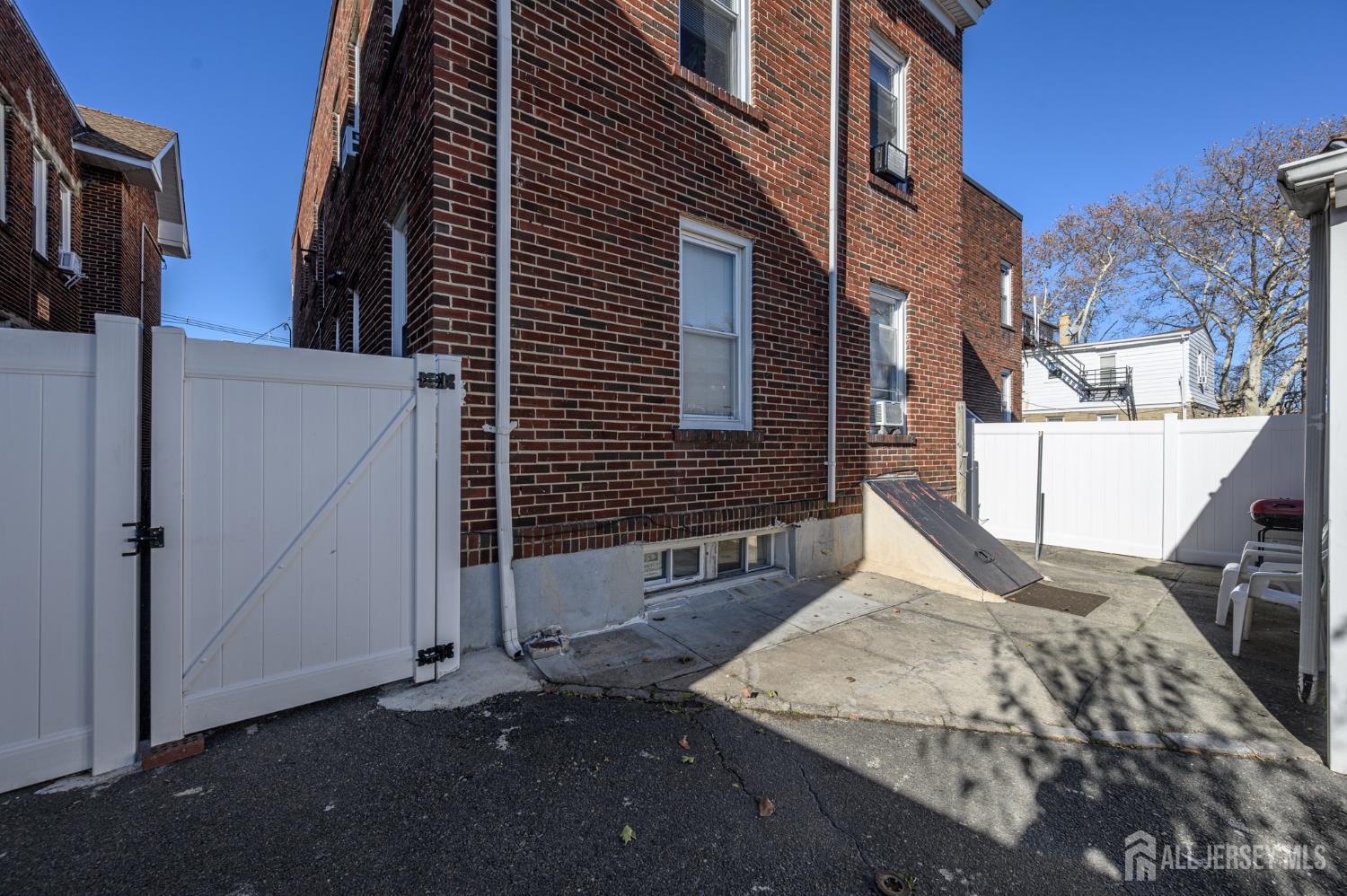 427-429 N 12th Street N Newark NJ 07107