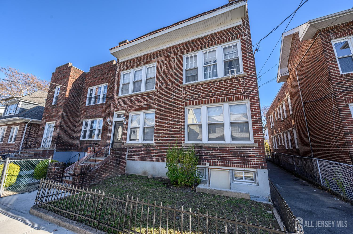 427-429 N 12th Street N Newark NJ 07107