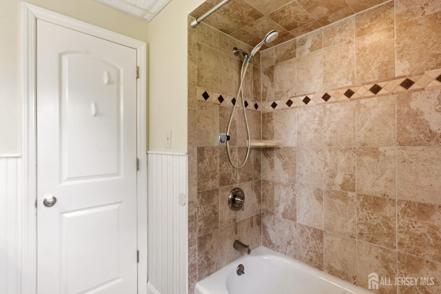 33 Willow Avenue Iselin NJ 08830