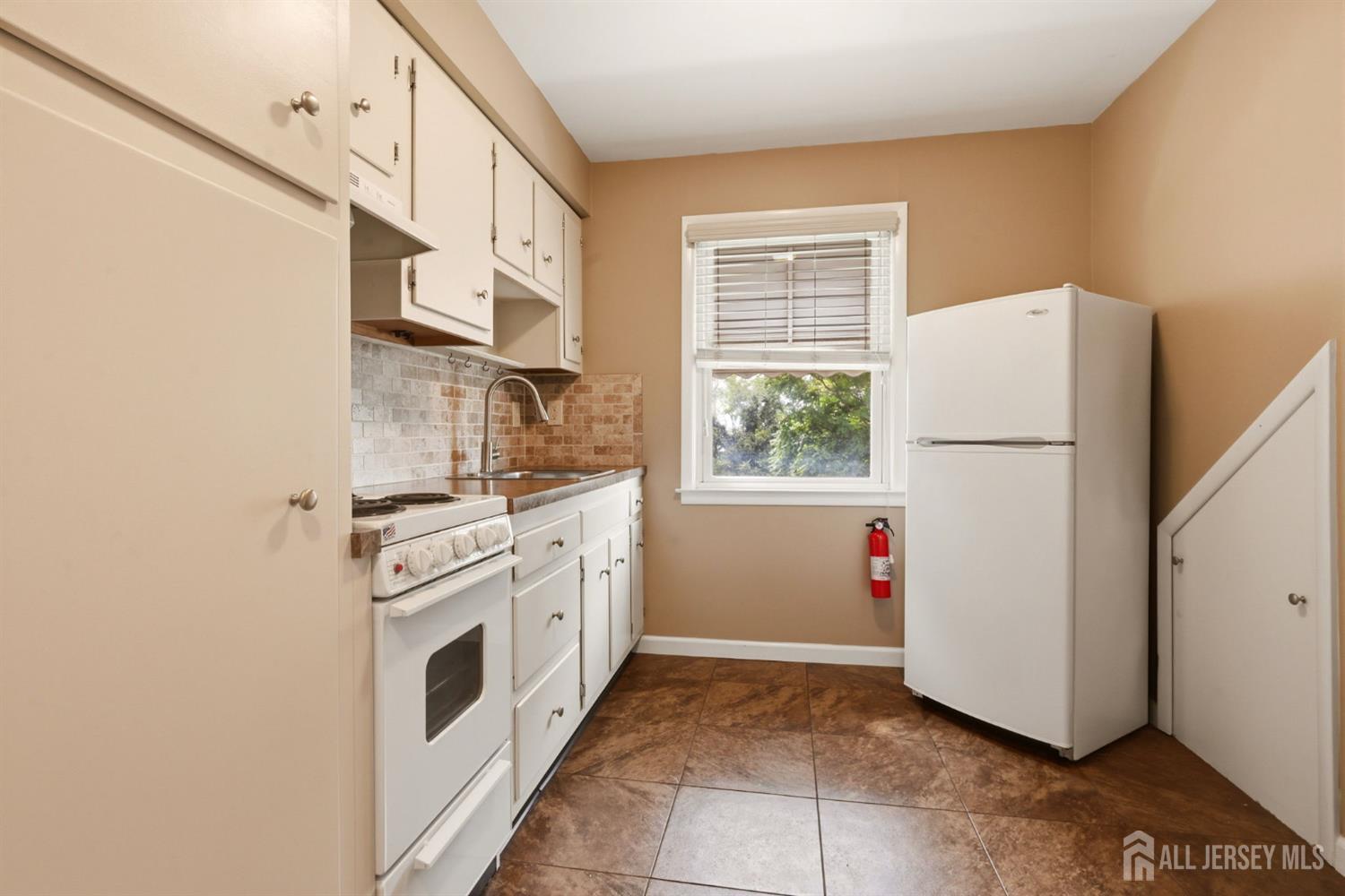 33 Willow Avenue Iselin NJ 08830