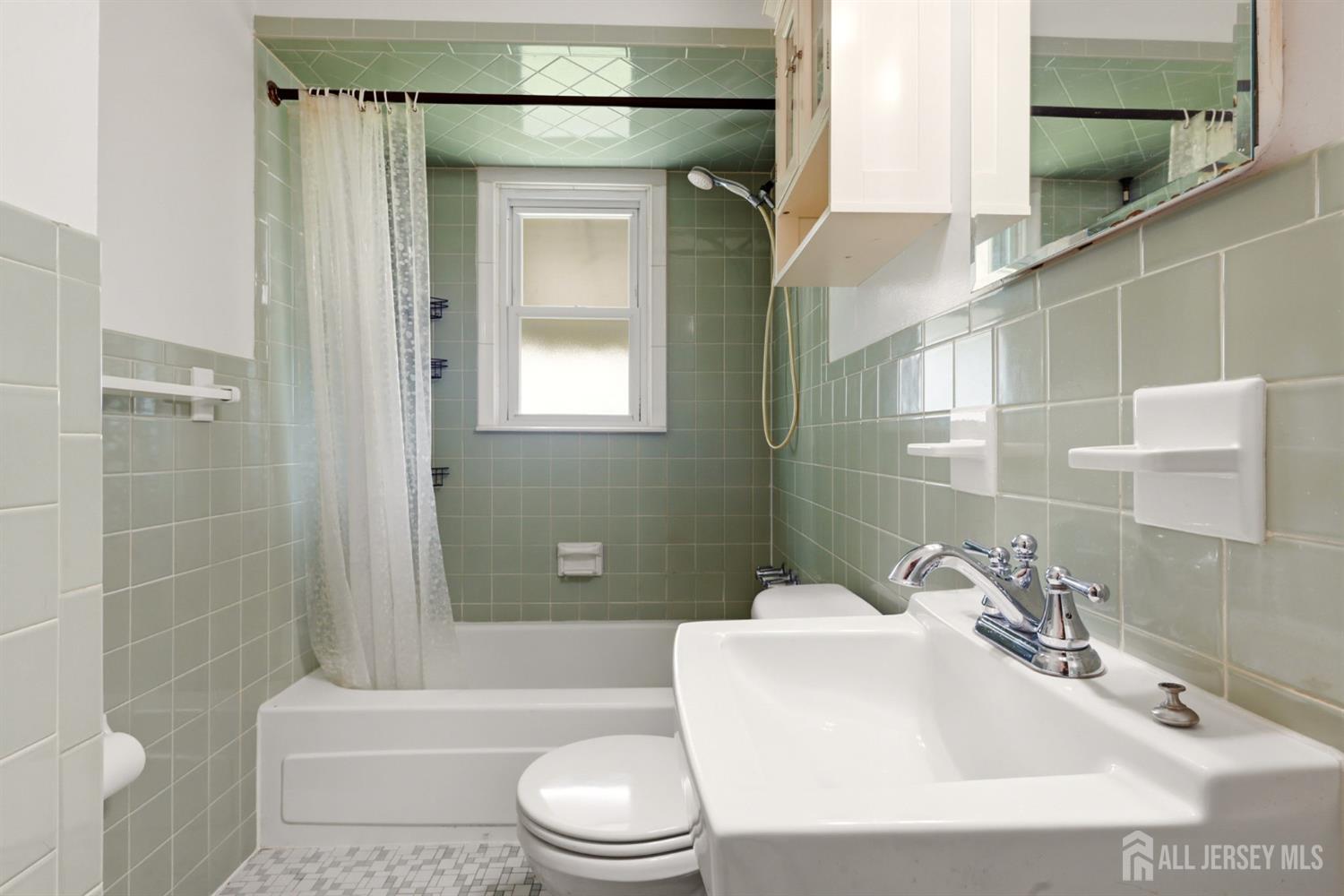 33 Willow Avenue Iselin NJ 08830
