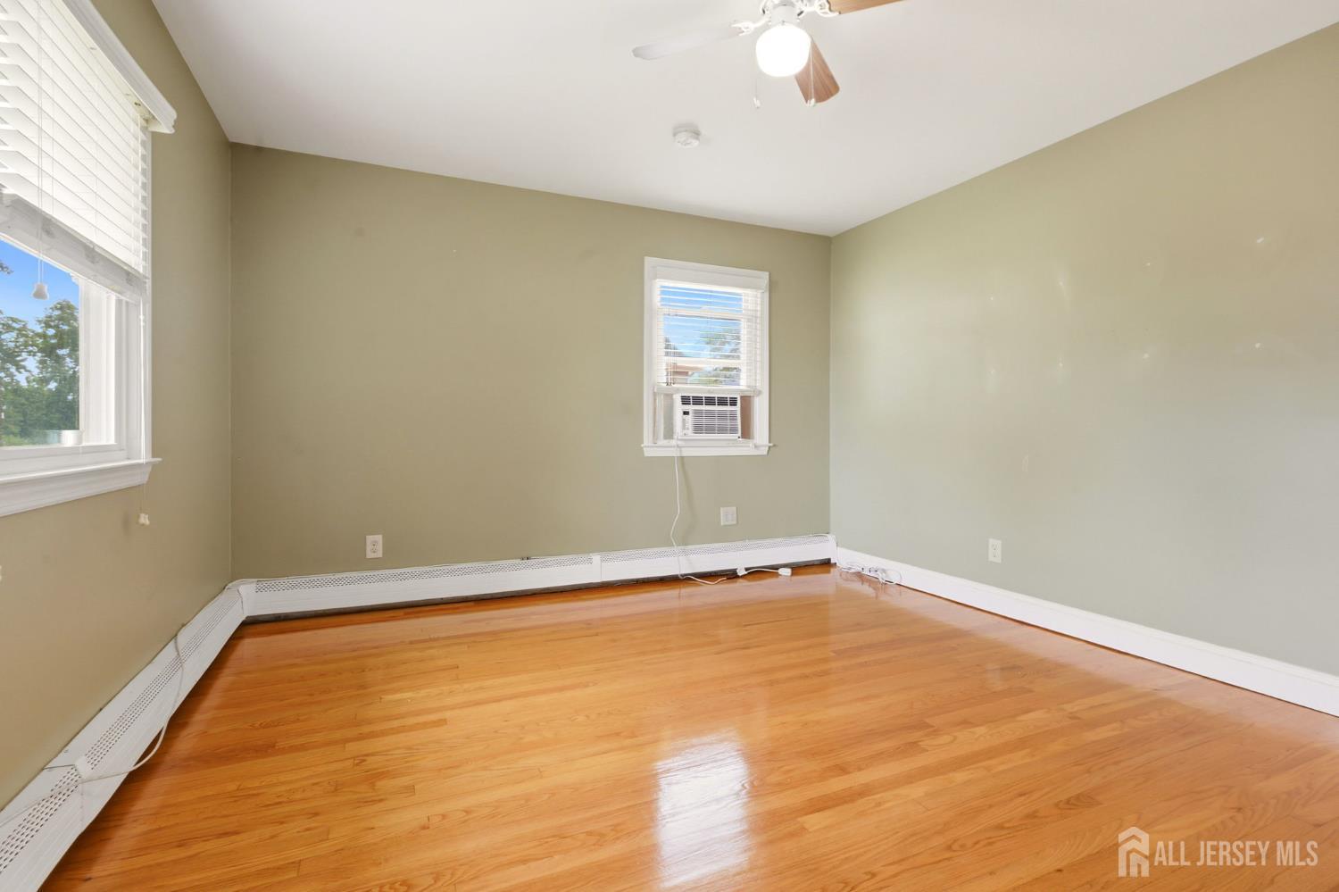 33 Willow Avenue Iselin NJ 08830
