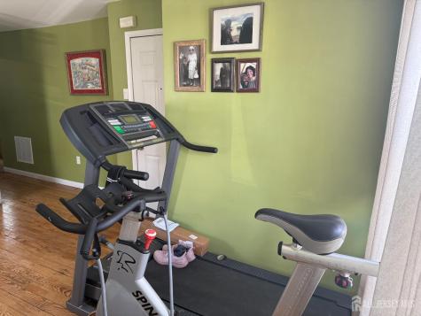 31 Edwin Street Carteret NJ 07008