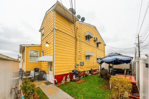 34 Henry Street Port Reading NJ 07064