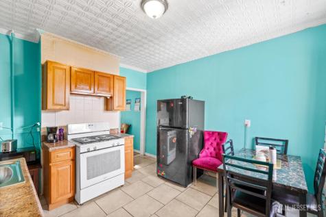 183 Walnut Street Paterson NJ 07522