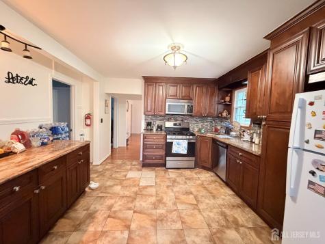 44 East Tappen Street Port Reading NJ 07064