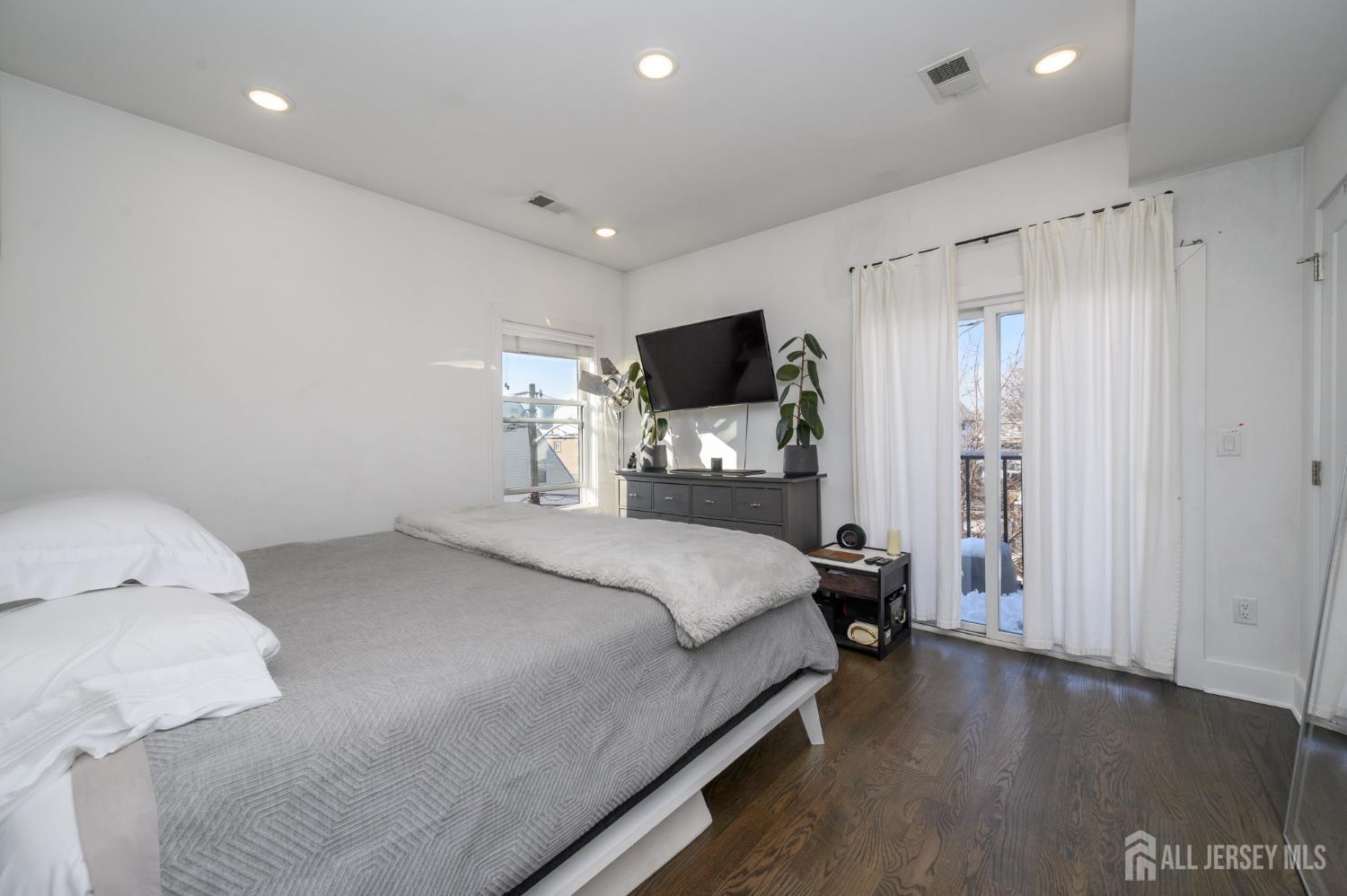197 Garfield Avenue Jersey City NJ 07305