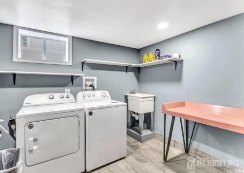41 Elmwood Avenue Carteret NJ 07008
