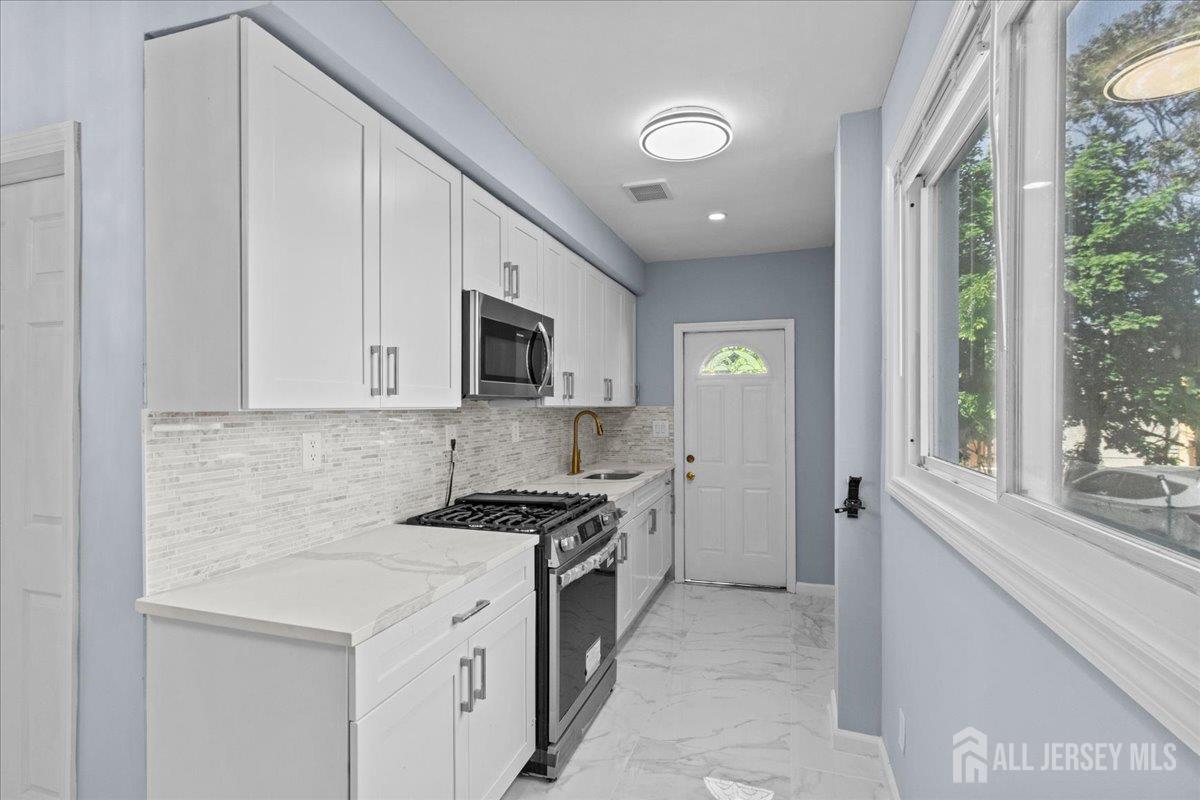 6 S 9th Avenue Highland Park NJ 08904