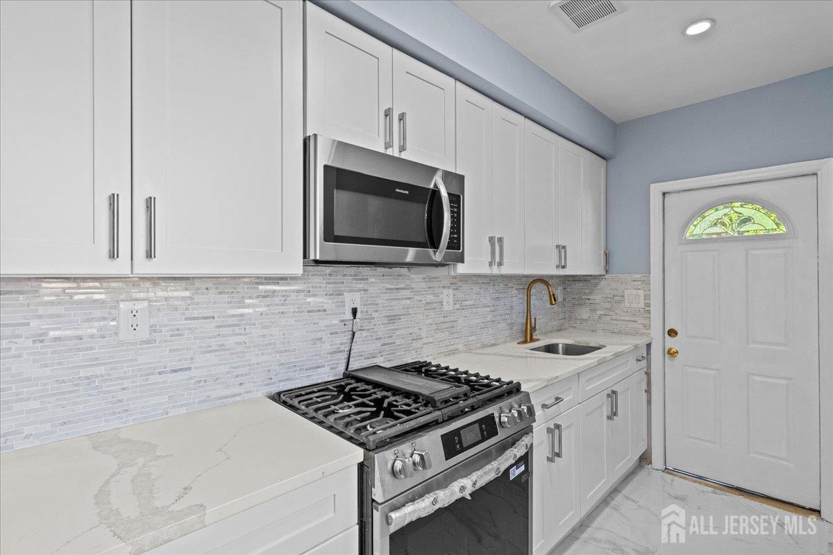 6 S 9th Avenue Highland Park NJ 08904