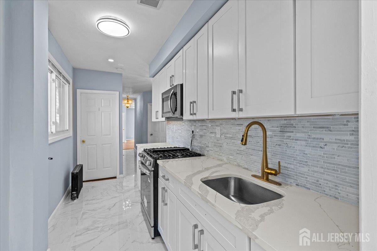 6 S 9th Avenue Highland Park NJ 08904