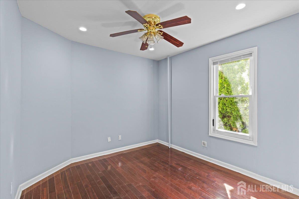 6 S 9th Avenue Highland Park NJ 08904