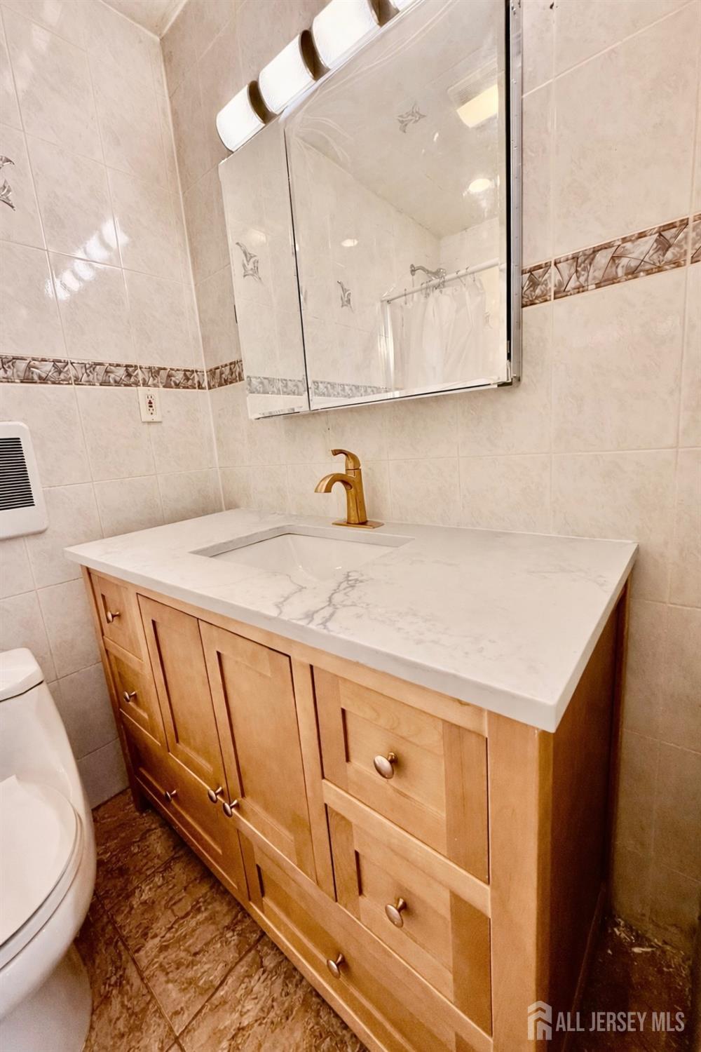 6 S 9th Avenue Highland Park NJ 08904