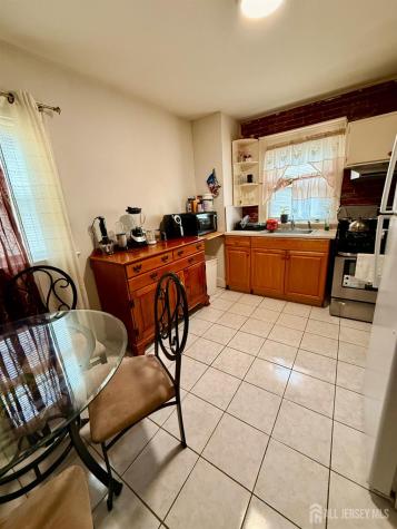6 S 9th Avenue Highland Park NJ 08904