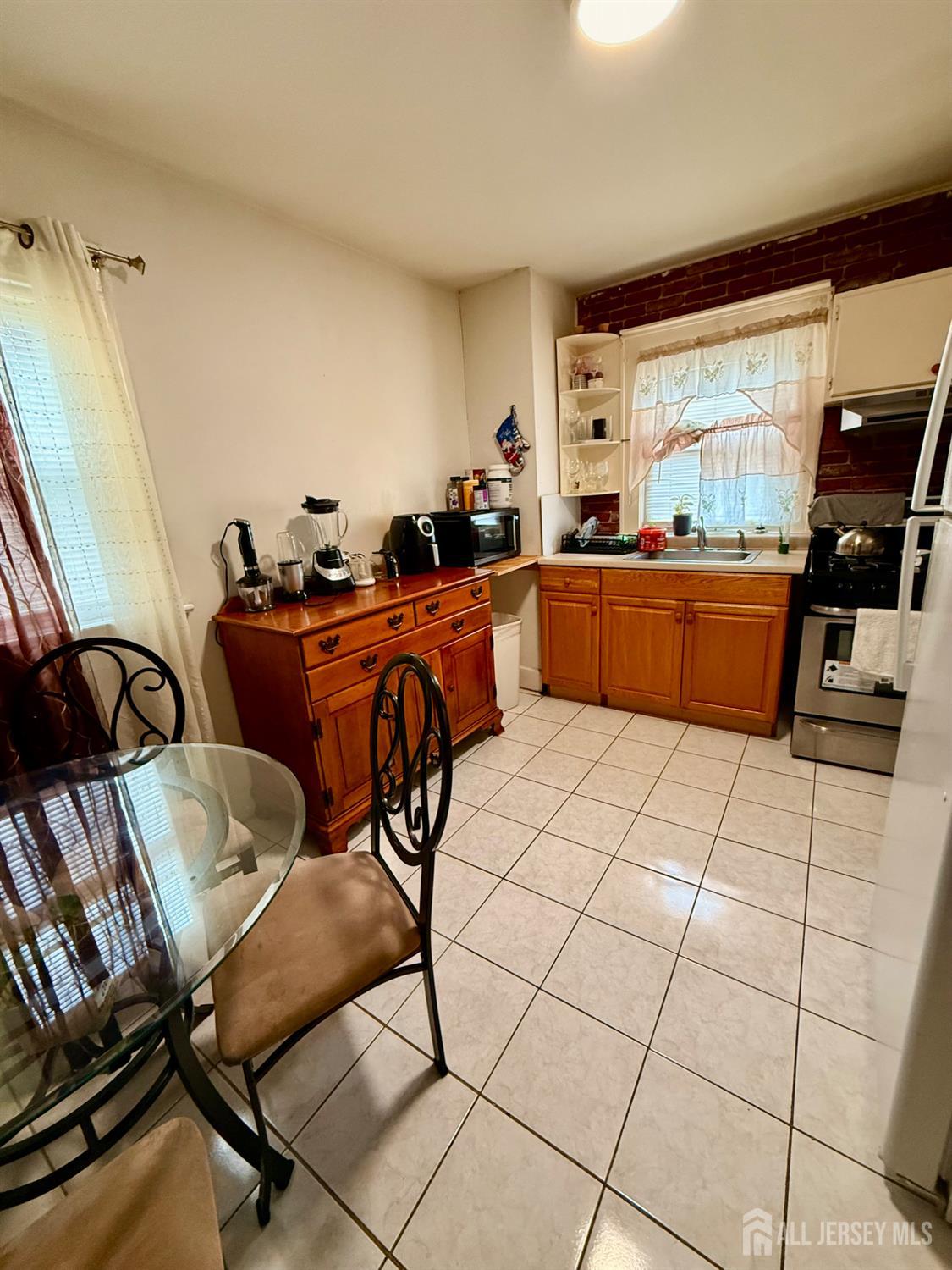 6 S 9th Avenue Highland Park NJ 08904