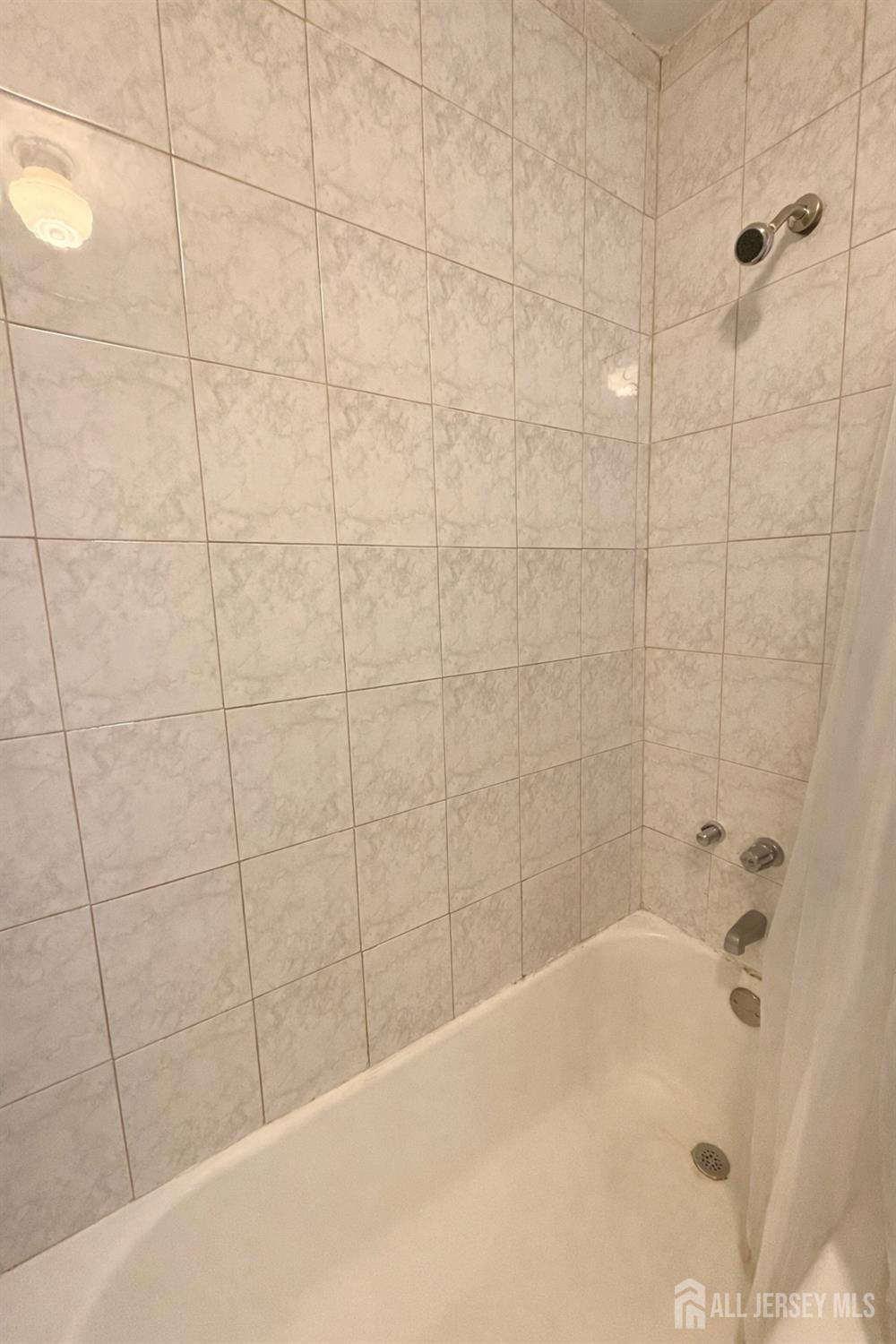 6 S 9th Avenue Highland Park NJ 08904