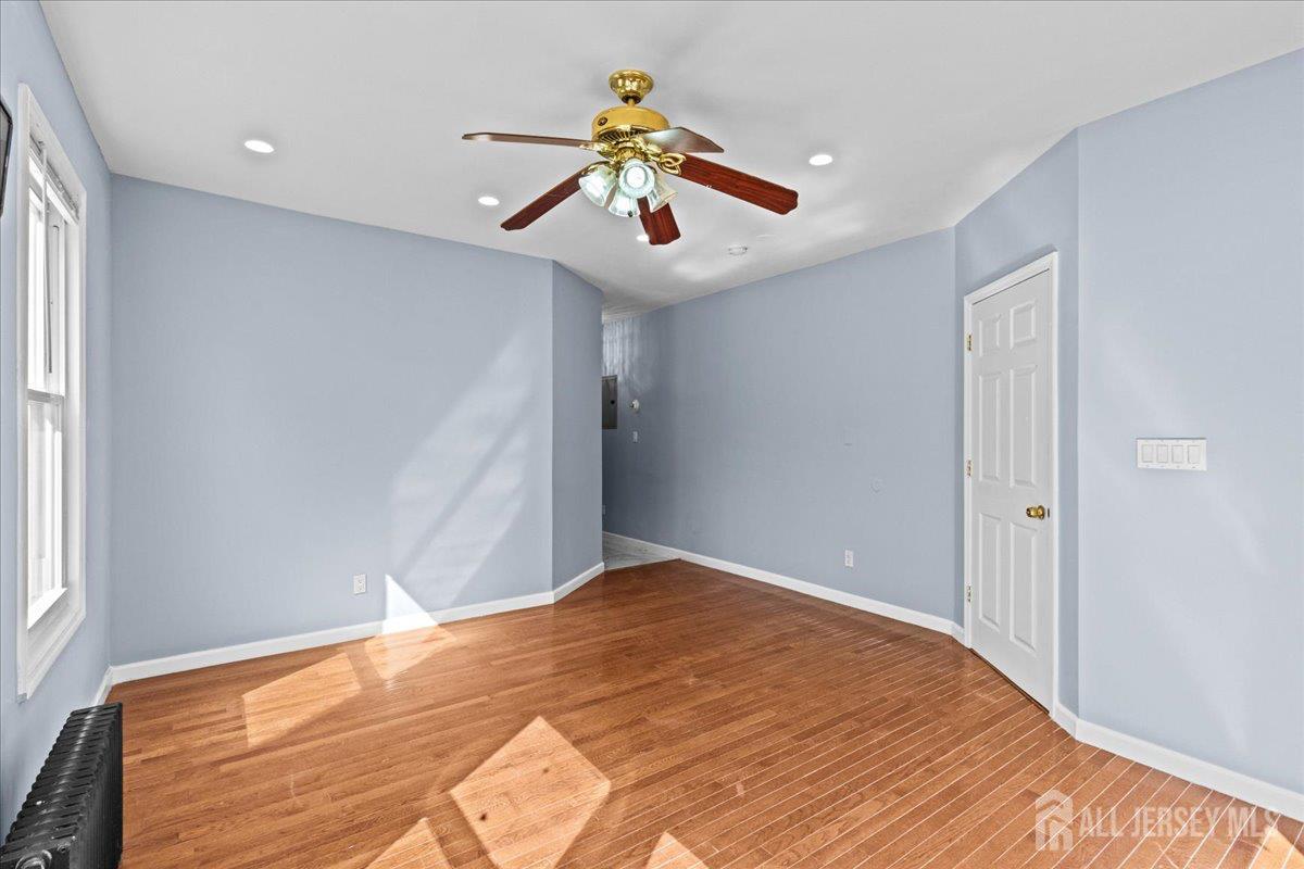 6 S 9th Avenue Highland Park NJ 08904