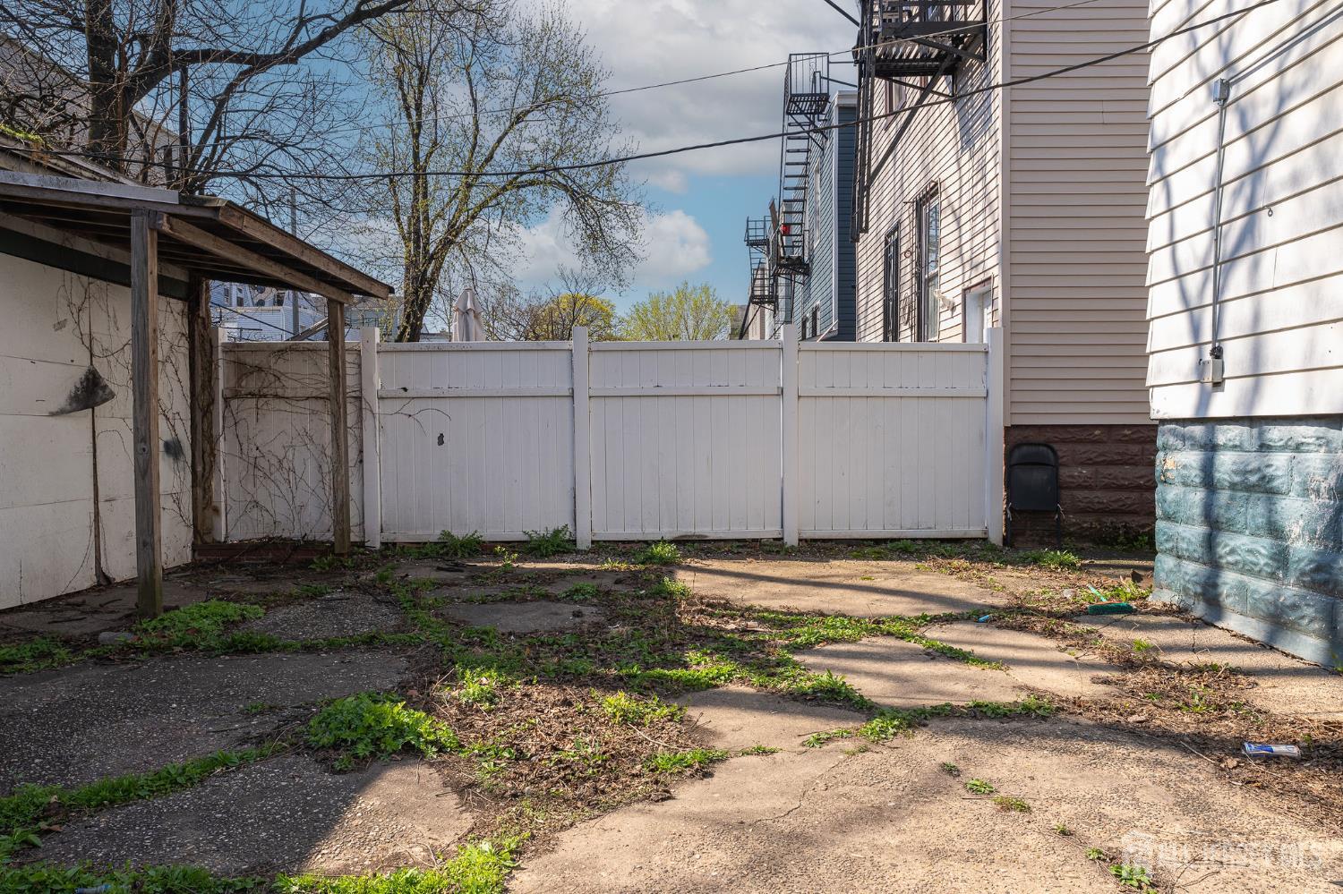 211 N 13th Street Newark NJ 07107