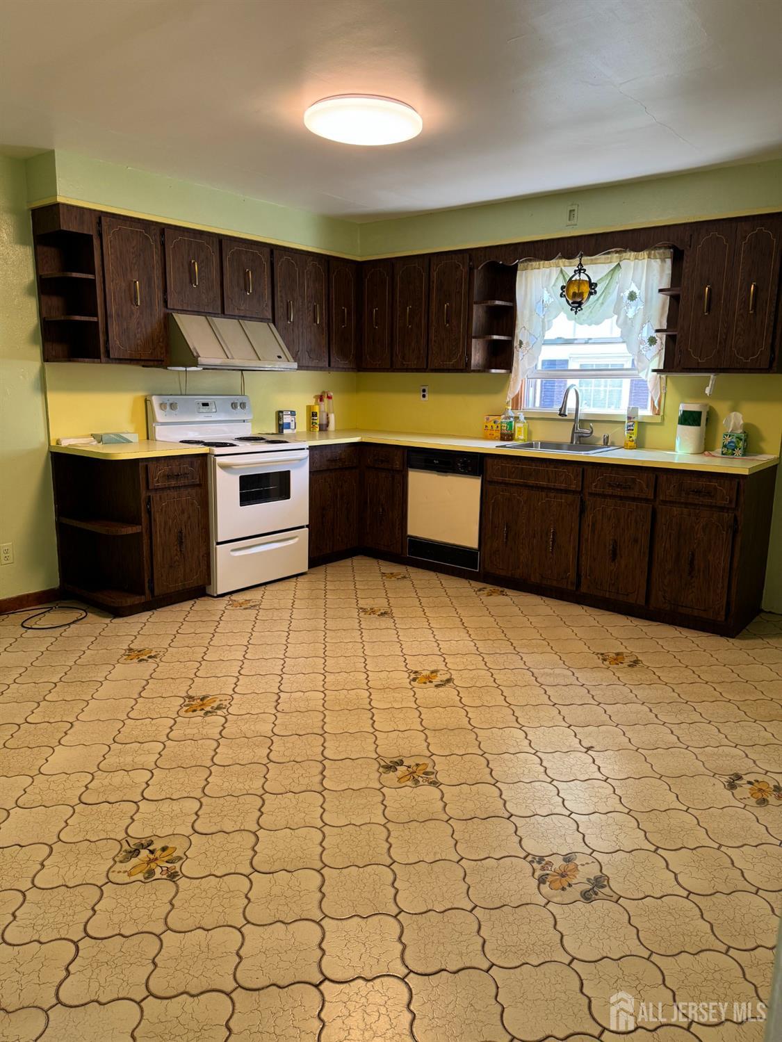 16 Carlton Street Edison NJ 08837