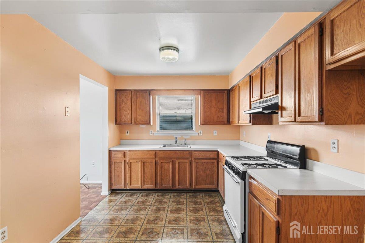 32 Mckinley Avenue Carteret NJ 07008