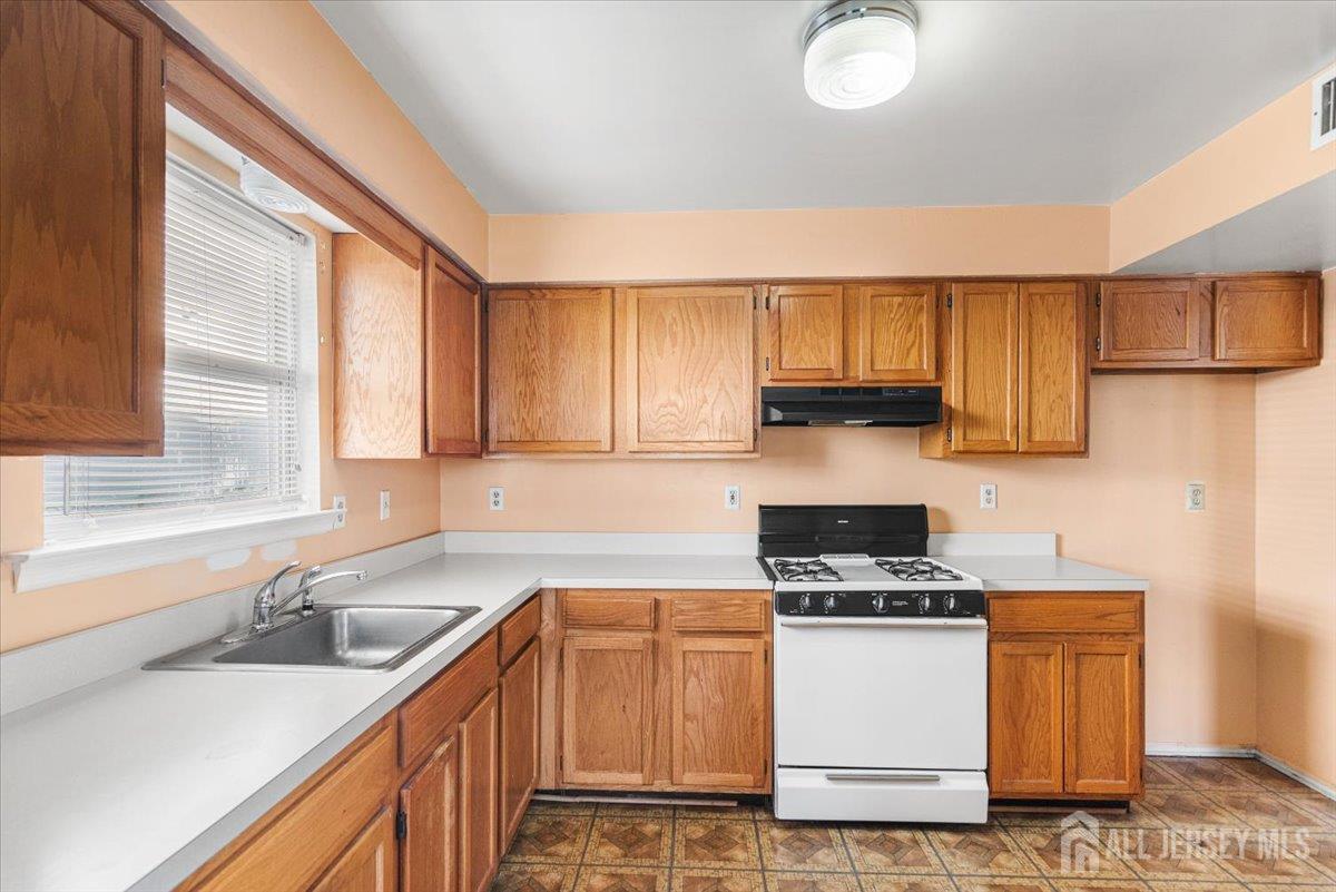 32 Mckinley Avenue Carteret NJ 07008