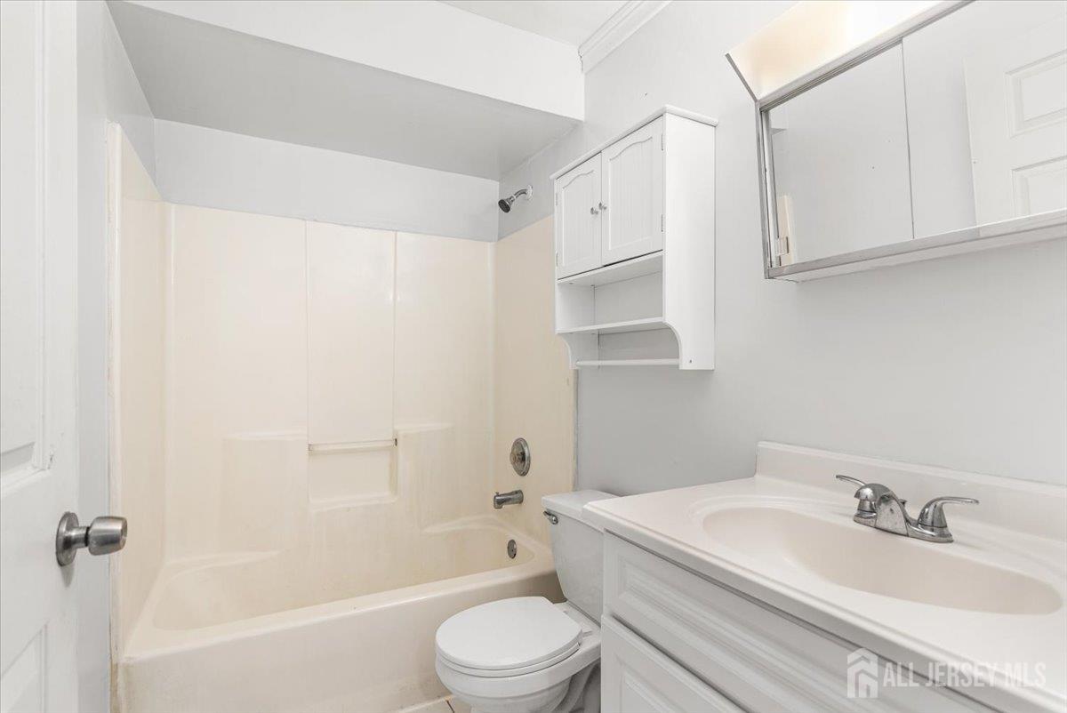 32 Mckinley Avenue Carteret NJ 07008