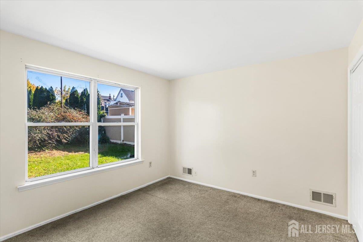 32 Mckinley Avenue Carteret NJ 07008