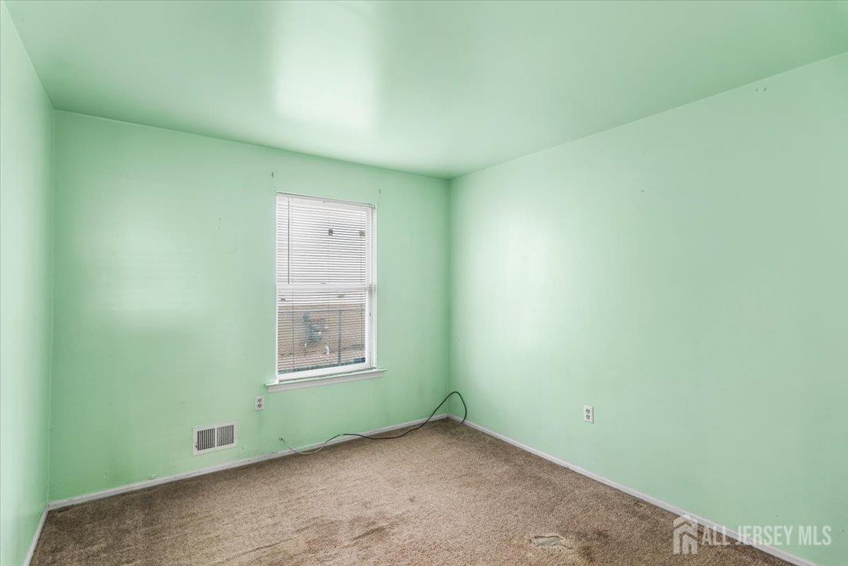 32 Mckinley Avenue Carteret NJ 07008