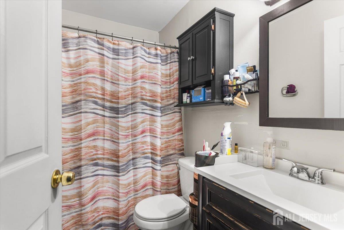 32 Mckinley Avenue Carteret NJ 07008