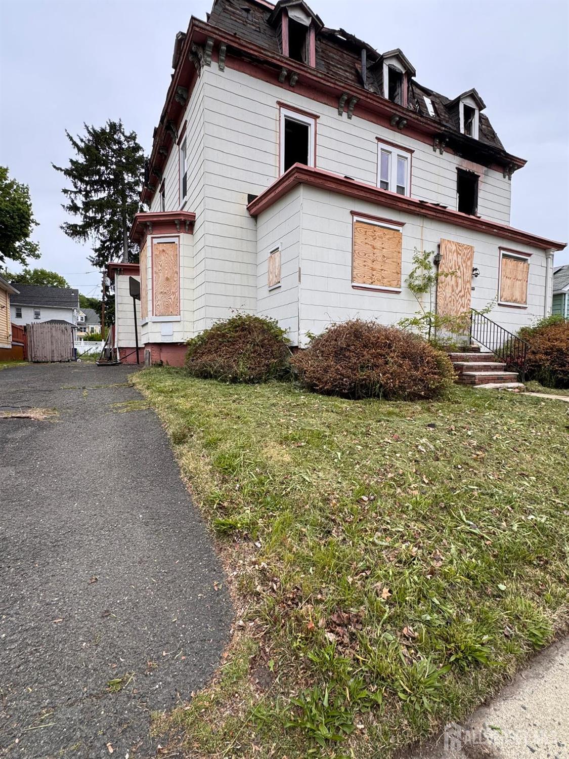 17 Westcott Street East Orange NJ 07017