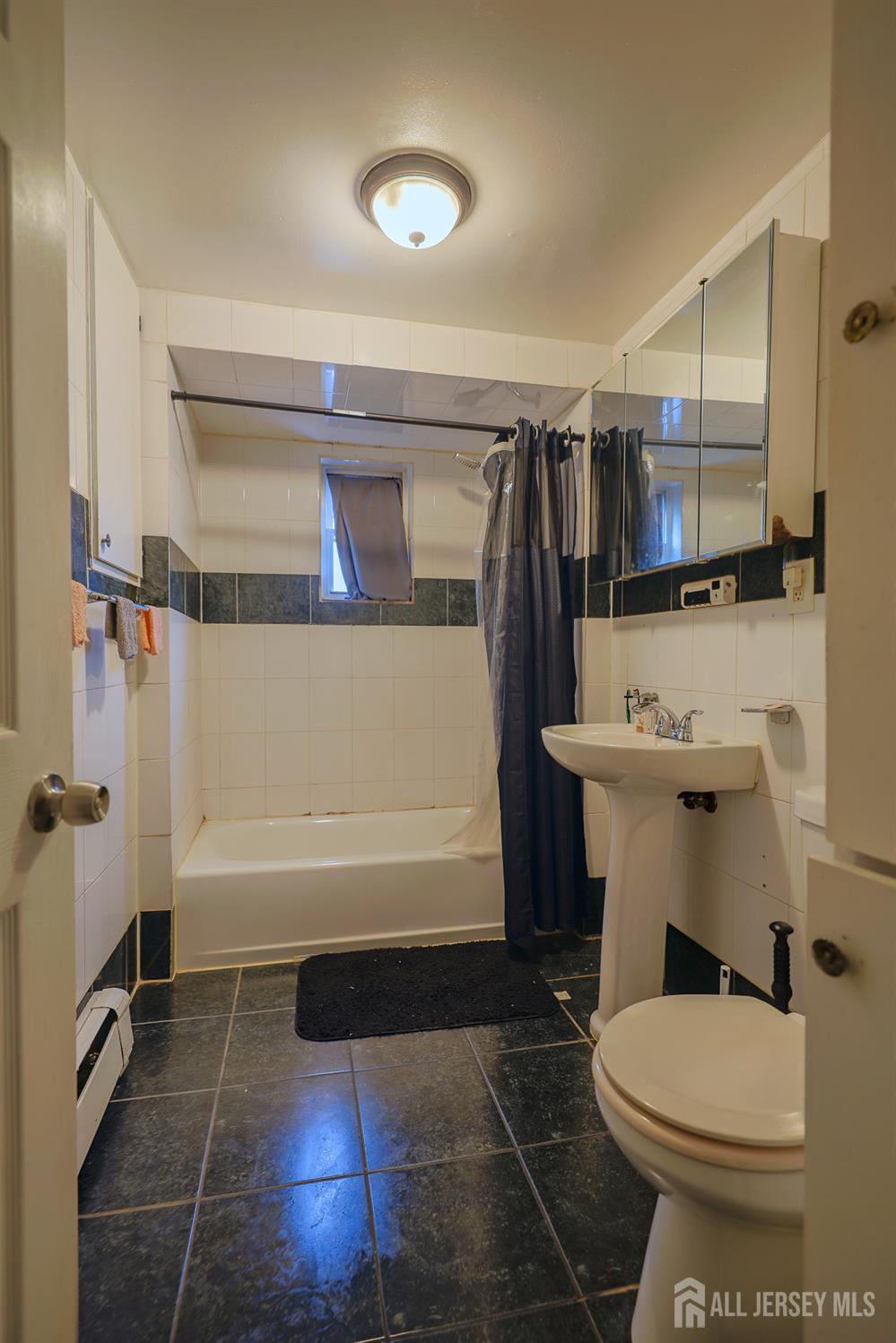 16 Somerset Street Carteret NJ 07008