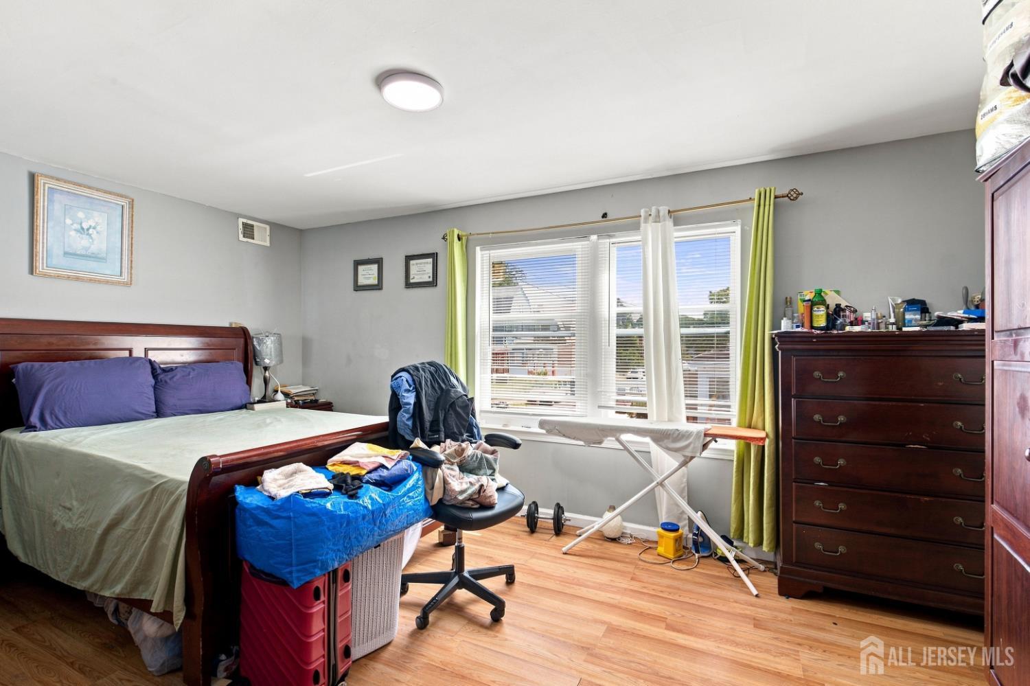 64 Fabyan Place Newark NJ 07108